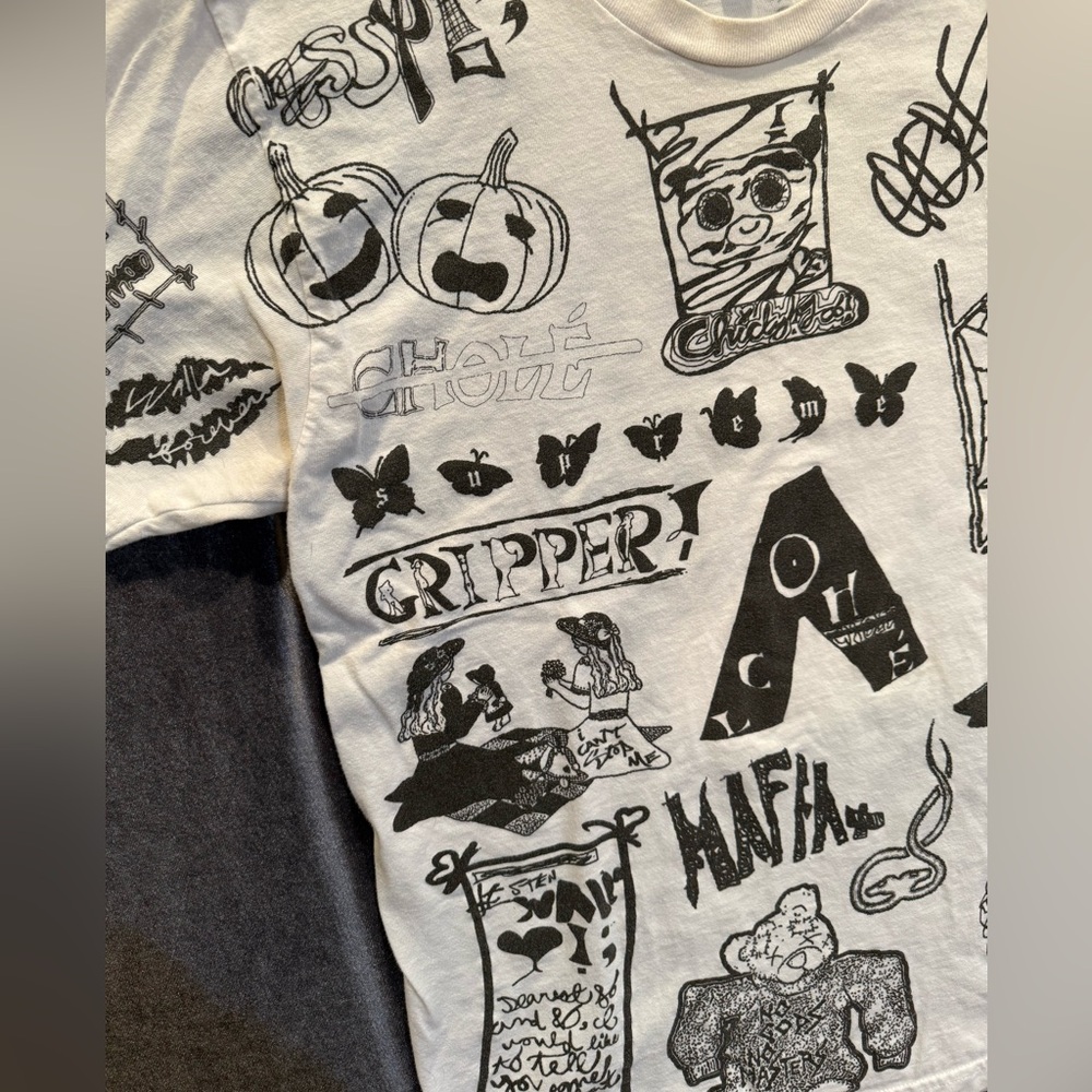 Supreme 2017 Men’s White Graffiti Style Graphic Dream Tee Shirt - Picture 3 of 5